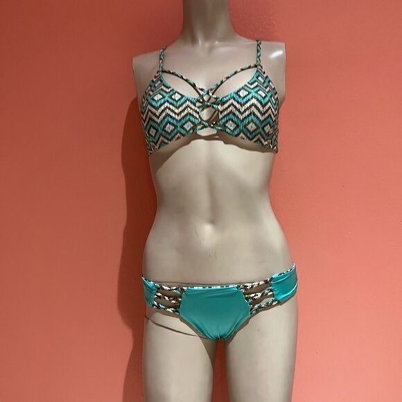 BEACH BUNNY BIKINI SET!!  - Picture 10 of 13